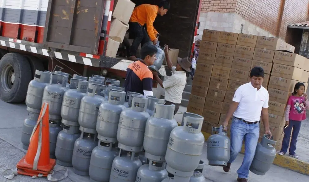 El Fondo de Inclusión Social Energético ofrece descuentos para la compra de balones de gas. Foto: Andina El Fondo de Inclusión Social Energético ofrece descuentos para la compra de balones de gas. Foto: Andina
