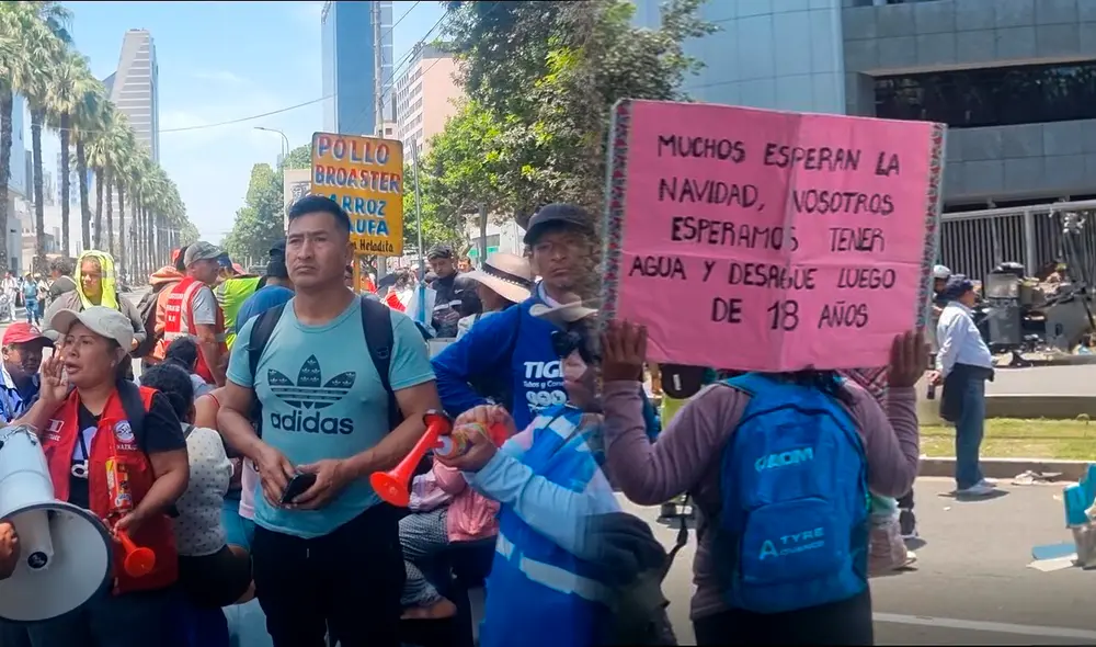 Vecinos de Lima Sur esperan que el MVCS atienda sus demandas. Foto: composición Ariana Espinoza LR/Rosario Rojas / URPI-LR Vecinos de Lima Sur esperan que el MVCS atienda sus demandas. Foto: composición Ariana Espinoza LR/Rosario Rojas / URPI-LR