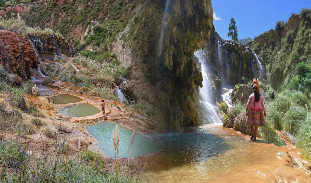 Hermoso paisaje natural de aguas verdes ubicado en la región Ayacucho. Foto: Composición LR/Andina.
