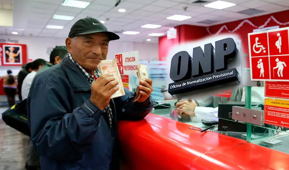 Jubilado de la ONP recibiendo su pensión en el Banco de la Nación. Foto: Composición LR/Andina.