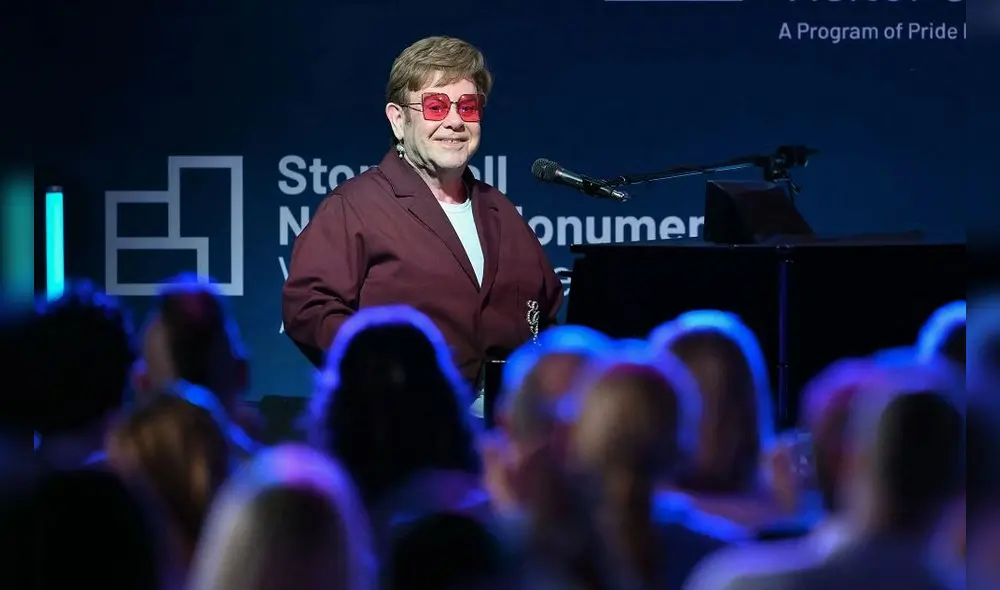 Elton John recibe el reconocimiento de la revista Time. Elton John recibe el reconocimiento de la revista Time.