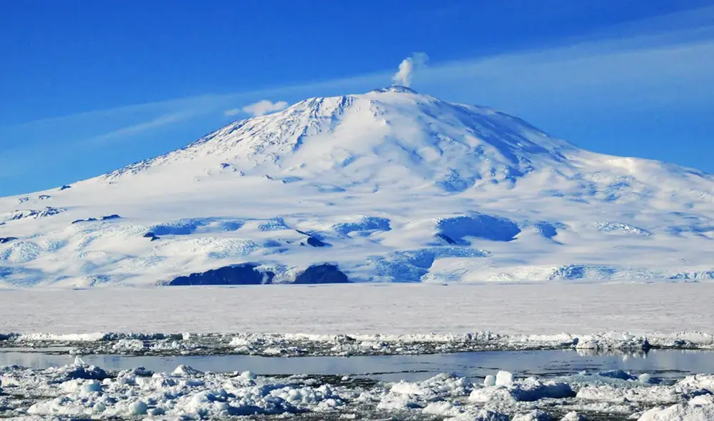 Estudios geológicos muestran que las erupciones volcánicas en la Antártida, como en el Monte Waesche, ocurrieron principalmente durante periodos interglaciares. Foto: LM Neuquén Estudios geológicos muestran que las erupciones volcánicas en la Antártida, como en el Monte Waesche, ocurrieron principalmente durante periodos interglaciares. Foto: LM Neuquén