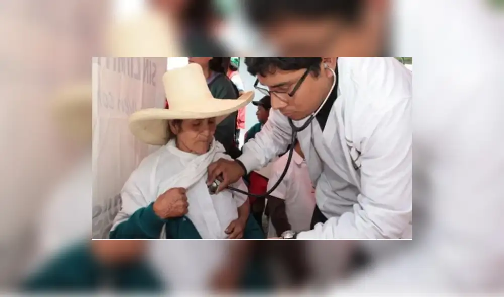 Servicio. El Serums que cumplen médicos y otros profesionales beneficia a las zonas rurales. Servicio. El Serums que cumplen médicos y otros profesionales beneficia a las zonas rurales.