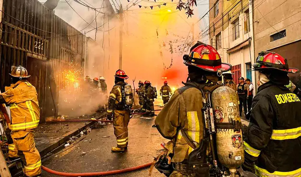Incendio cerca a Palacio de Justicia en La Victoria