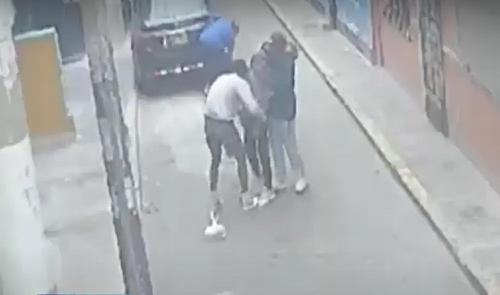 Delincuentes asaltaron a joven y huyeron. Foto: captura de pantalla/ Panamericana TV