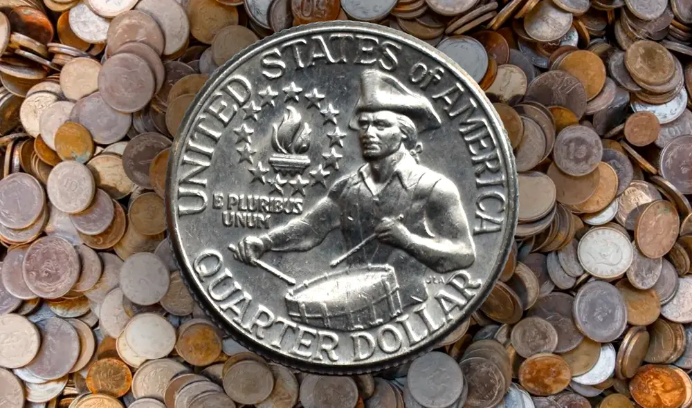 Consultar expertos en numismática es clave para evaluar tu moneda. La condición y los errores de fabricación determinarán su precio en subastas, donde las piezas raras son altamente codiciadas. Foto: Composición LR