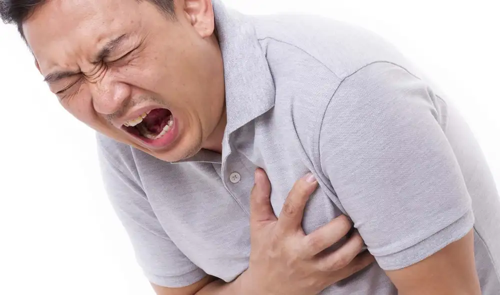 Un padre en China sufre un infarto mientras ayuda a su hijo con las tareas escolares, lo que evidencia la presión del sistema educativo de China. .Foto: 9nong