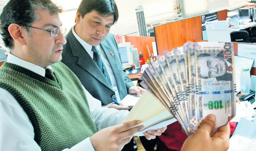 Un grupo de trabajadores del sector público será beneficiado gracias a una aprobación del aumento salarial. Foto: Andina/LR