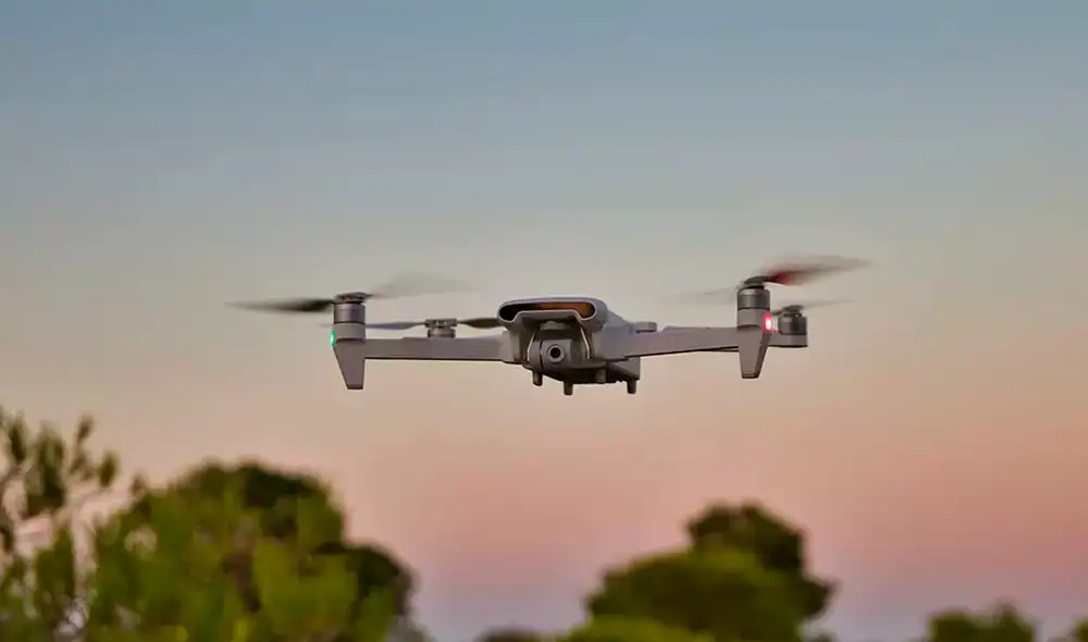 Autoridades estadounidenses advierten a los ciudadanos no derribar los drones que sobrevuelan Nueva Jersey. Foto: Freepik