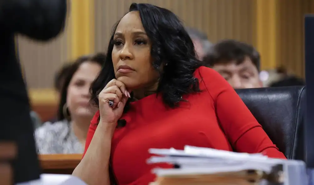 La corte determinó que la oficina de Willis no podrá continuar con el proceso, lo que significa que se deberá nombrar a un nuevo fiscal especial para llevar el caso adelante. Foto: Georgia Public Broadcasting La corte determinó que la oficina de Willis no podrá continuar con el proceso, lo que significa que se deberá nombrar a un nuevo fiscal especial para llevar el caso adelante. Foto: Georgia Public Broadcasting