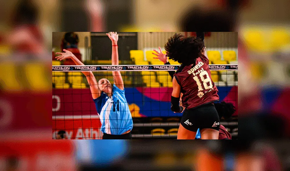 Universitario vs Regatas se miden en el coliseo de Villa El Salvador. Foto: Universitario. Universitario vs Regatas se miden en el coliseo de Villa El Salvador. Foto: Universitario.