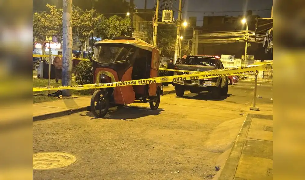 El hombre fue atacado por un sujeto desconocido mientras compartía con su hijo menor dentro de su mototaxi. Foto: Cristina Gálvez / URPI-LR El hombre fue atacado por un sujeto desconocido mientras compartía con su hijo menor dentro de su mototaxi. Foto: Cristina Gálvez / URPI-LR