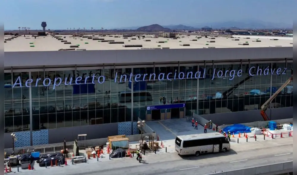 Despliegan efectivos en vías de acceso a nuevo aeropuerto Jorge chávez. Foto: Andina