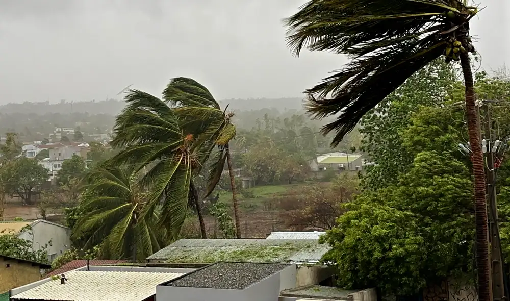 El ciclón Chido tocando tierra cerca de Pemba, en el norte de Mozambique. Foto: AFP.