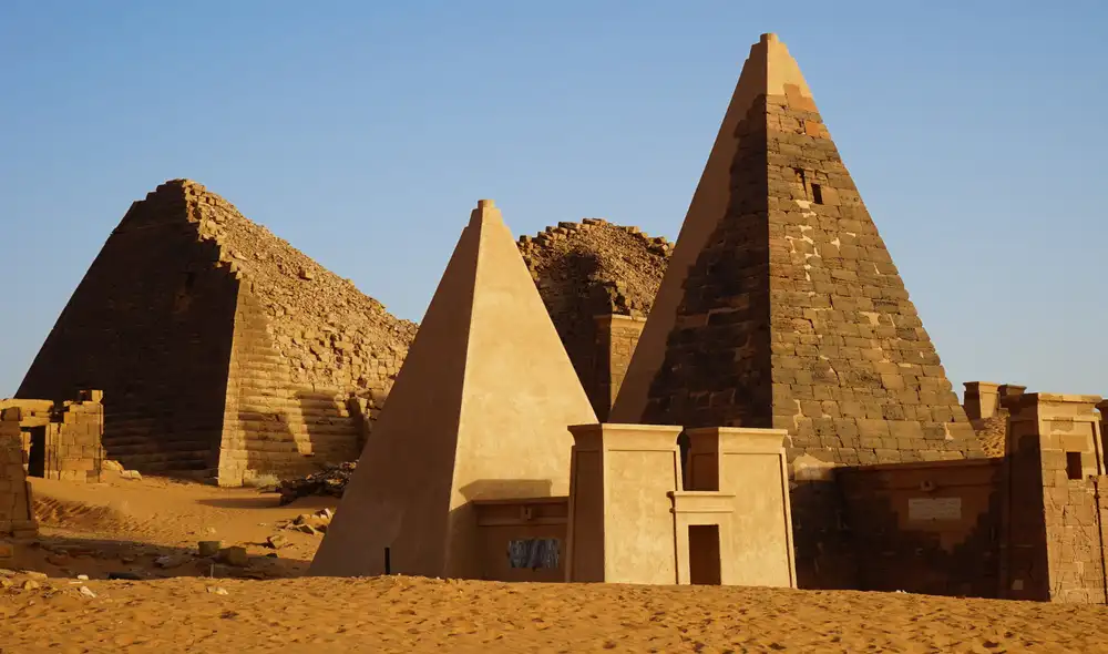 Se estima que hay alrededor de 255 pirámides de distintos tamaños. Foto: Nina R / Flickr