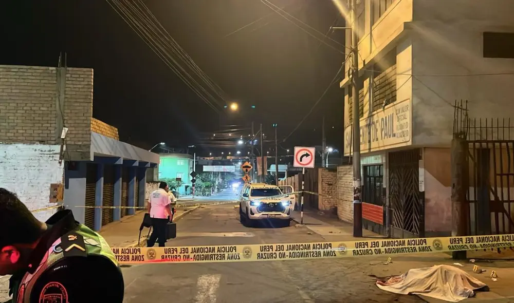 Peritos de la PNP acordonaron la zona donde se produjo el incidente. Foto: Grecia Infante / URPI-LR Peritos de la PNP acordonaron la zona donde se produjo el incidente. Foto: Grecia Infante / URPI-LR