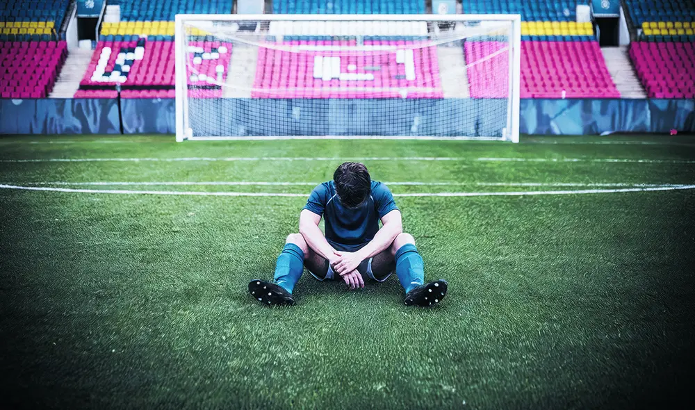 A nivel estadístico, en un partido, cada equipo de 11 futbolistas tiene al menos uno con depresión y 2 con trastorno de sueño”. Foto: referencial/IA