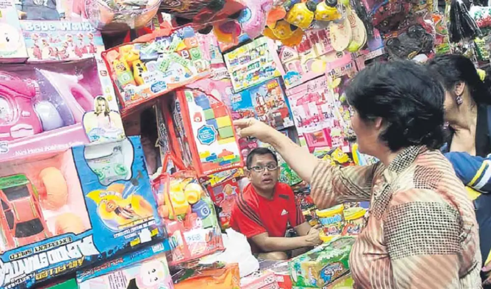 Consumo. Los peruanos ajustan sus presupuestos, mientras las mypes y sectores tradicionales innovan con estrategias digitales y productos personalizados. Foto: La República