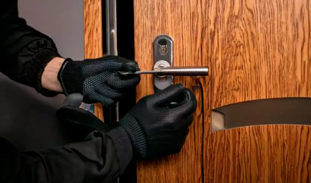 Los delincuentes suelen considerar la ausencia de personas en el hogar como un factor favorable. Foto: La Positiva Seguros Los delincuentes suelen considerar la ausencia de personas en el hogar como un factor favorable. Foto: La Positiva Seguros