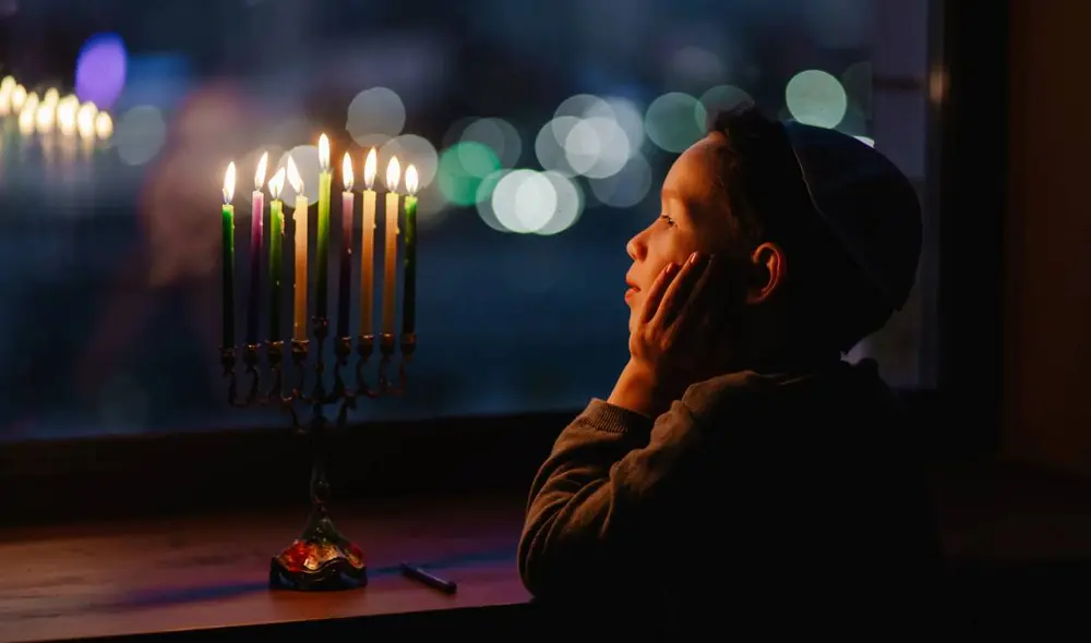 Hanukkah, o la Fiesta de las Luces, es celebrada anualmente por las comunidades judías de todo el mundo. Foto: Univisión