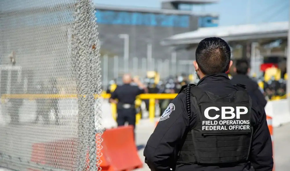Los oficiales del CBP identificaron al conductor como Franklyn Hernández Girón, un hombre de 24 años originario de Honduras. Foto: Garciamaro