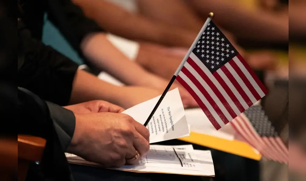 USCIS estable diversos requisitos para que inmigrantes logren la ciudadanía americana. Foto: Hola News.