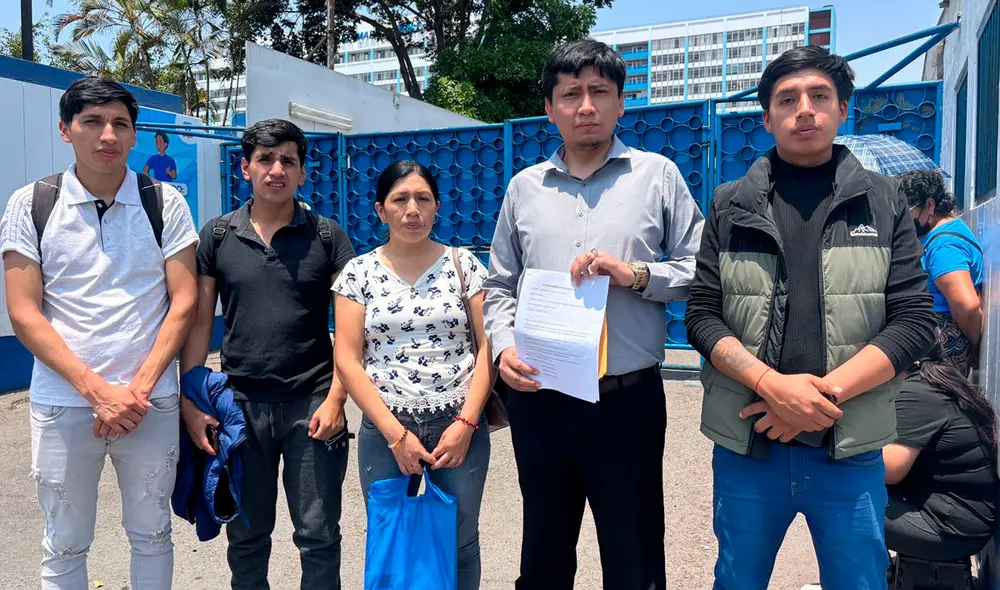 Familiares aseguran que el anestesiólogo estaría como no habido/Foto: Grecia Infante Familiares aseguran que el anestesiólogo estaría como no habido/Foto: Grecia Infante