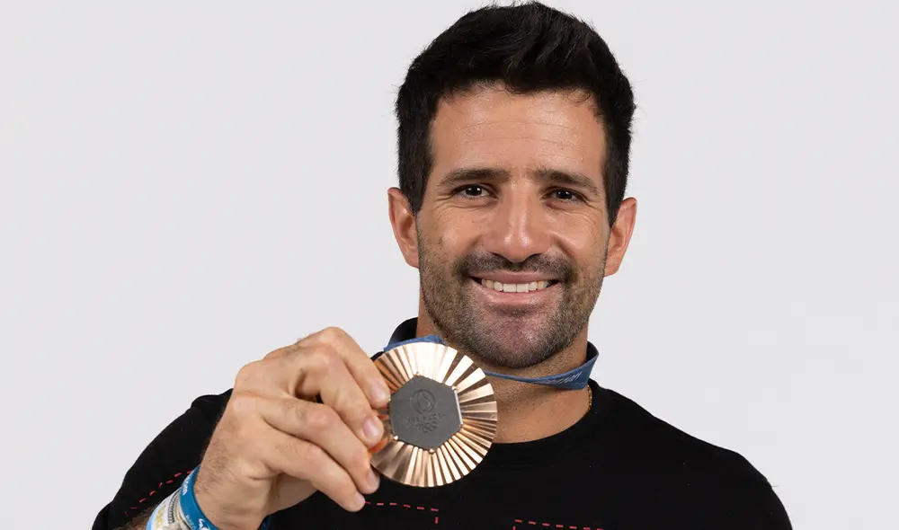 Stefano Peschiera quedó tercero en vela modalidad dinghy masculino en París 2024. Foto: AFP