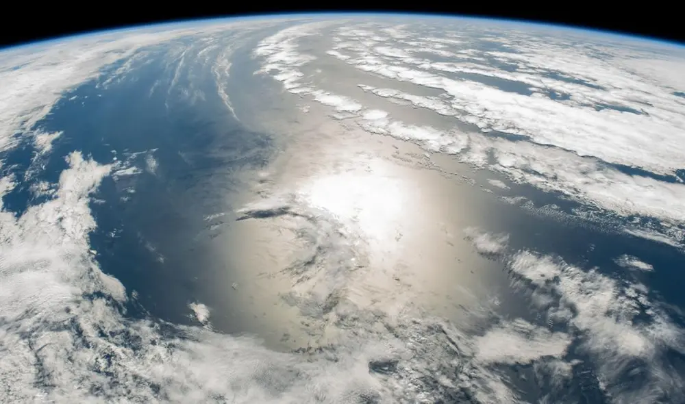 Las nubes se forman en la capa más baja de la atmósfera de la Tierra. Foto: NASA