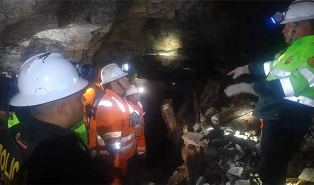 La emergencia aún está en curso, y los equipos especializados realizan las labores de rescate. Foto: Panamericana / PNP.