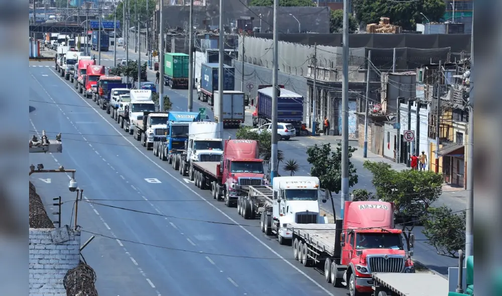 Las obras contribuirán a reducir la congestión vehicular en las vías de acceso al puerto. Foto: Andina.