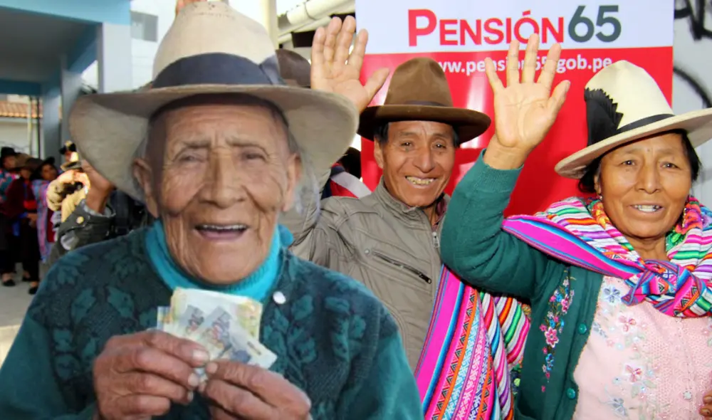 Las personas mayores de 60 años pueden acceder a la Pensión 65 si cumplen con ciertos requisitos. Foto: Composición LR/Difusión/Andina