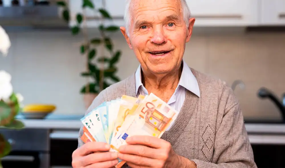 Hacienda no devolverá el monto de forma activa, por lo que los pensionistas deberan reclamar a través de los canales oficiales. Foto: VIBES Noticias - OkDiario. Hacienda no devolverá el monto de forma activa, por lo que los pensionistas deberan reclamar a través de los canales oficiales. Foto: VIBES Noticias - OkDiario.