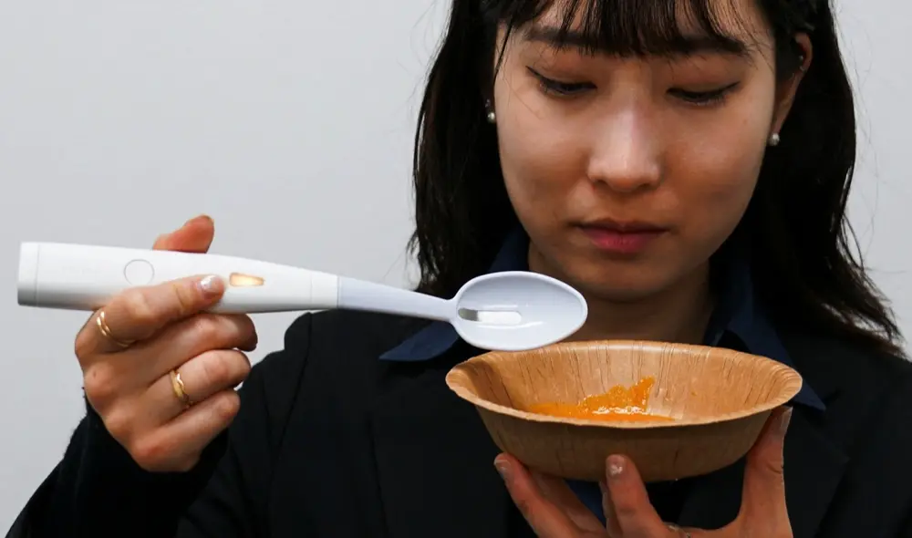La cuchara japonesa está diseñada para interactuar con las papilas gustativas. Foto: X La cuchara japonesa está diseñada para interactuar con las papilas gustativas. Foto: X