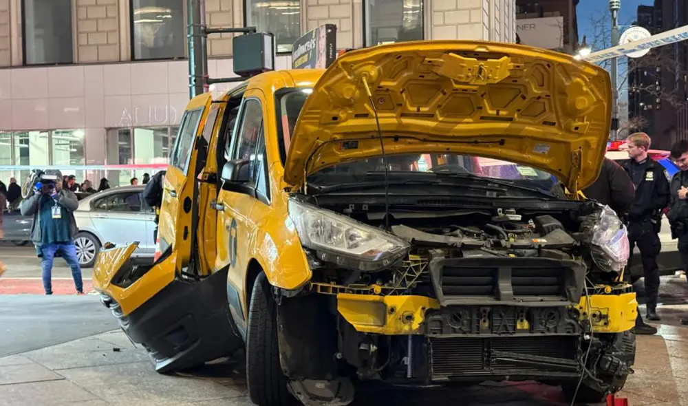El taxista está siendo investigado por este trágico accidente contra 6 personas. Foto: X