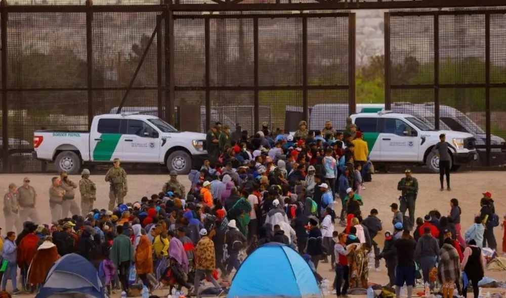 Los inmigrantes en Estados Unidos se enfrentan a estrictas regulaciones sobre su estatus legal, incluyendo una sanción que prohíbe el reingreso al país por diez años. Foto: Enfoque Noticias Los inmigrantes en Estados Unidos se enfrentan a estrictas regulaciones sobre su estatus legal, incluyendo una sanción que prohíbe el reingreso al país por diez años. Foto: Enfoque Noticias