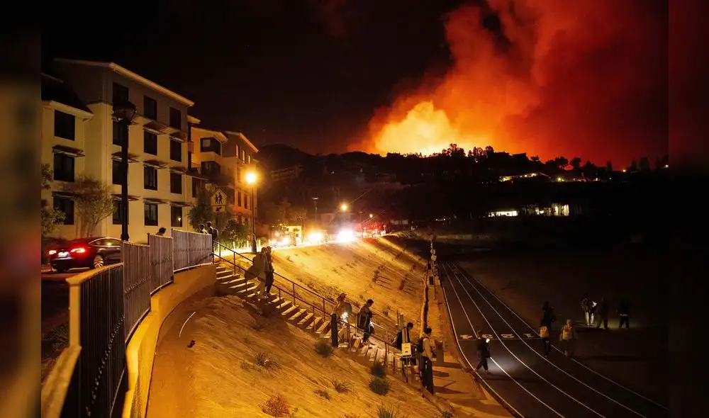 Este incendio generó una amplia cantidad de fuego que se dispersó en los alrededores de Los Ángeles. Foto: La Opinión