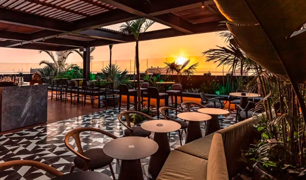 Los 'rooftops' son lugares ideales para pasar el Año Nuevo 2025 junto a amigos o familiares. Foto: Andina
