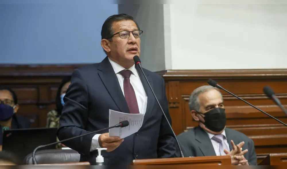 Congresistas se encuentran recolectando firmas para censurar a Salhuana. Foto: Congreso