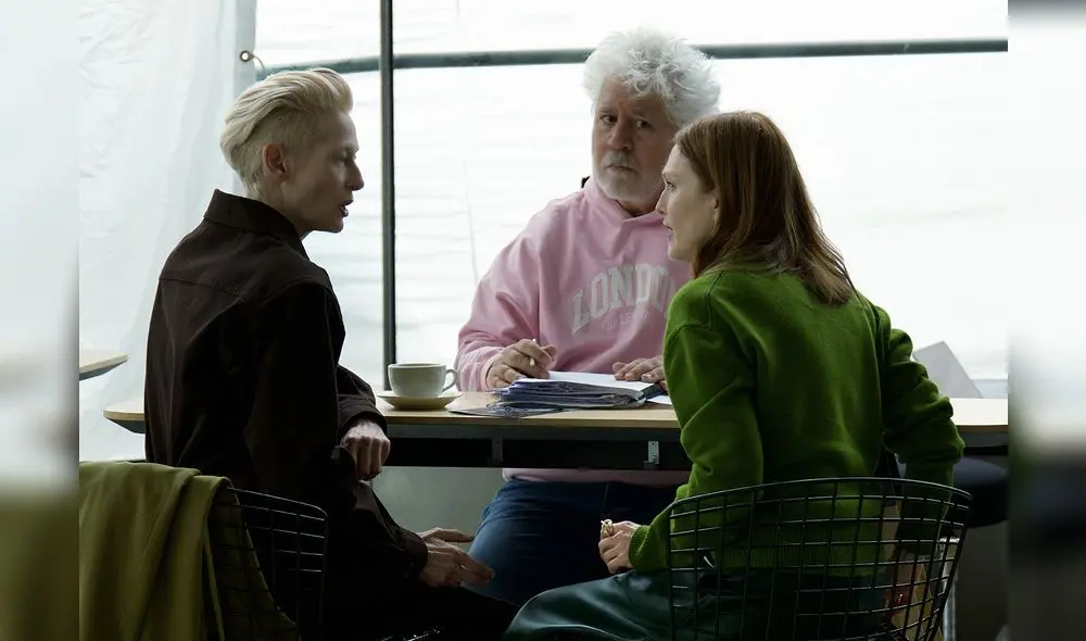 Tilda Swinton, Pedro Almodóvar y Julianne Moore.
