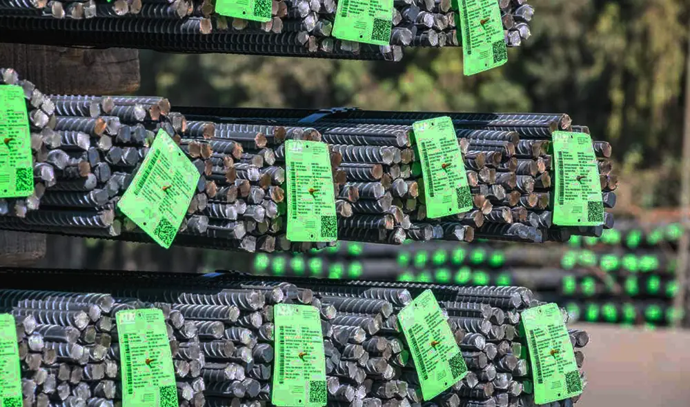 El acero verde es un material producido con métodos que minimizan el uso de combustibles fósiles y prioriza el reciclaje. Foto: AZA