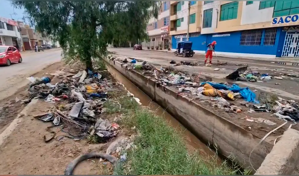 "La basura que arrojan a la acequia genera este problema y no es la primera vez que sucede", manifestó una vecina. Foto: difusión