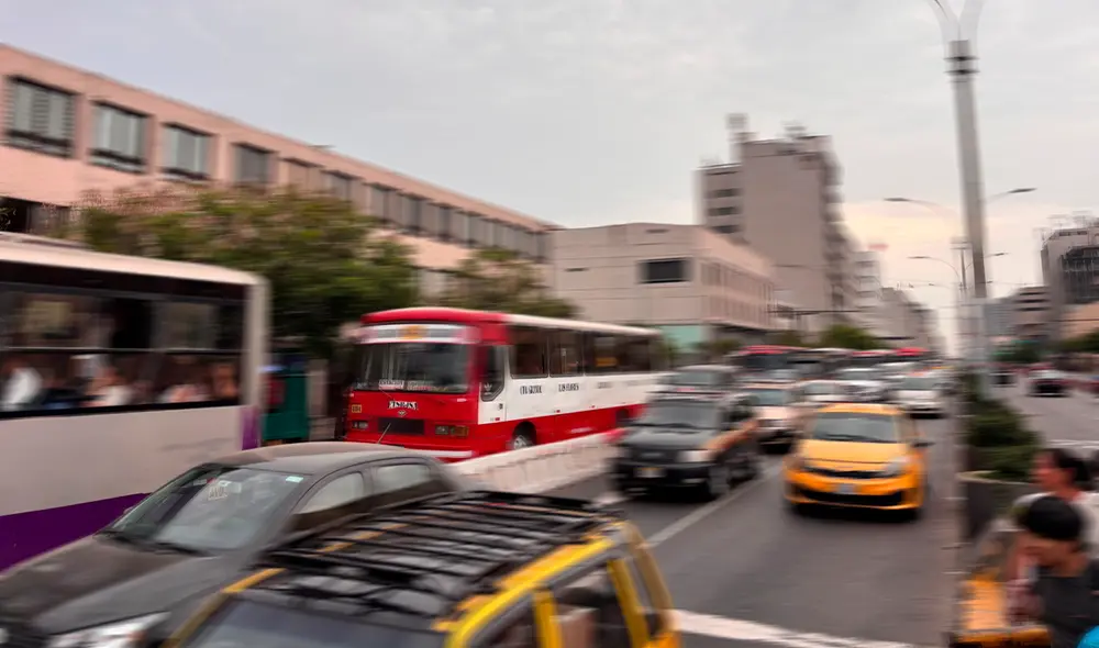 Las calles del Centro de Lima se ven congestionadas por el tránsito. Foto: Grecia Infante - La República
