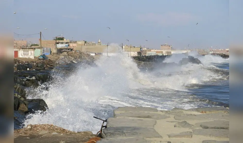 Inicialmente se había anunciado que los oleajes anómalos iban hasta este sábado 4 de enero. Foto: Andina.
