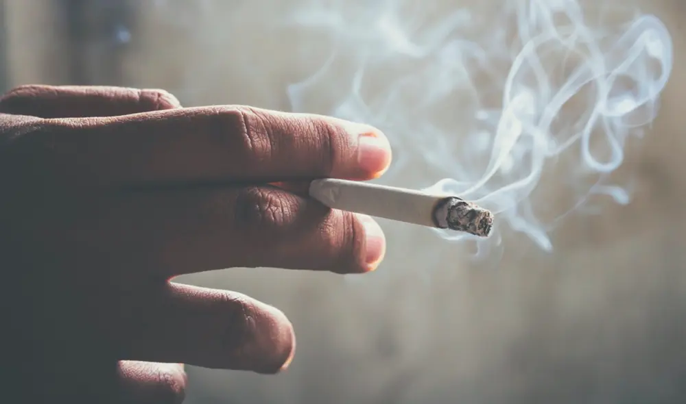 Aunque los fumadores continúan con este hábito, más del 90% de ellos reconoce el daño que los cigarrillos provocan en su salud. Foto: Cadena Dial.