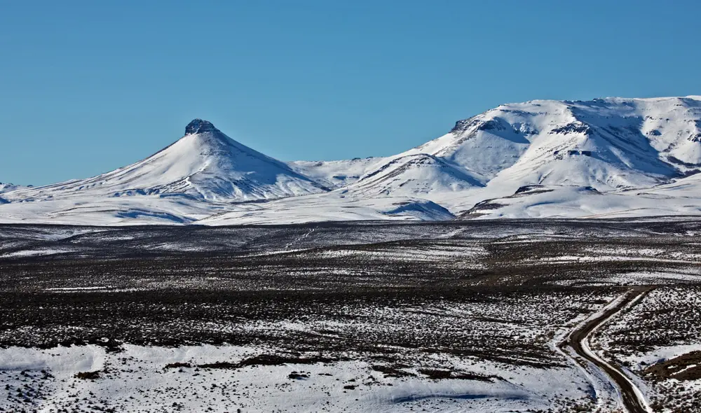 La Caldera McDermitt posiciona a Estados Unidos como un actor clave en la transición hacia energías limpias: diversifica las fuentes de litio y reduce la dependencia de China en el suministro global. Foto: Bradley W. Parks/OPB. La Caldera McDermitt posiciona a Estados Unidos como un actor clave en la transición hacia energías limpias: diversifica las fuentes de litio y reduce la dependencia de China en el suministro global. Foto: Bradley W. Parks/OPB.