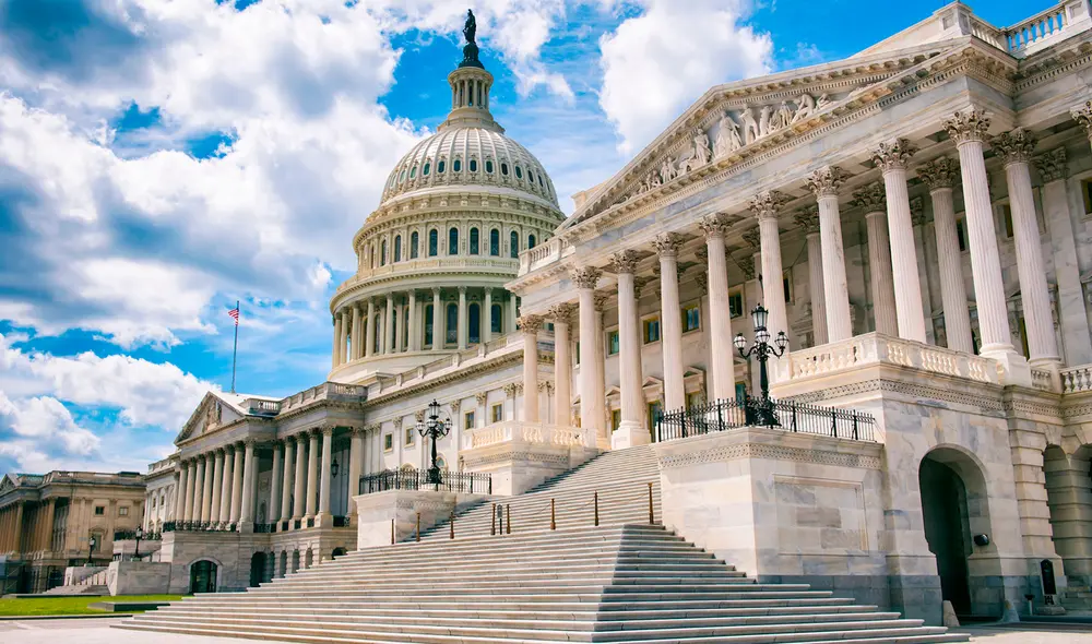 Este 2025, entran en vigor nuevas leyes en beneficio de los residentes en Washington. Foto: Composición LR