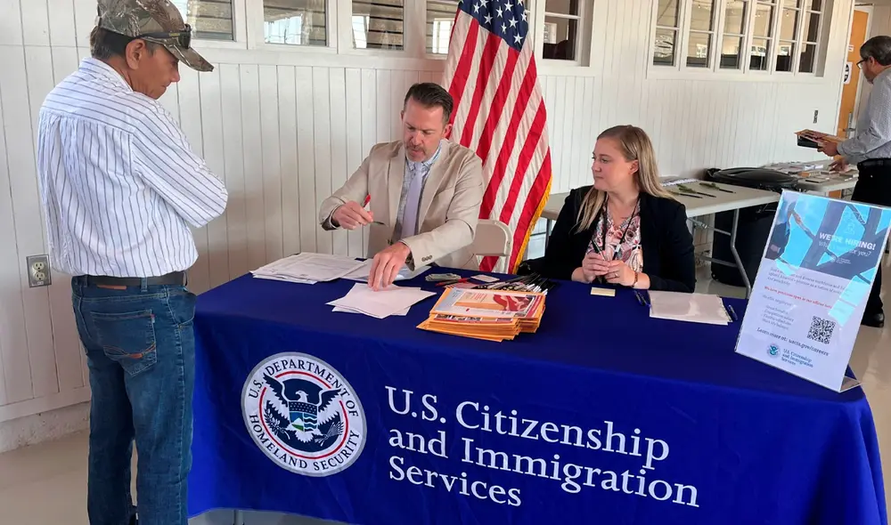 Conoce el proceso para solicitar el registro de inmigración de una persona en Estados Unidos sin problema. Foto: composición LR/AFP. Conoce el proceso para solicitar el registro de inmigración de una persona en Estados Unidos sin problema. Foto: composición LR/AFP.