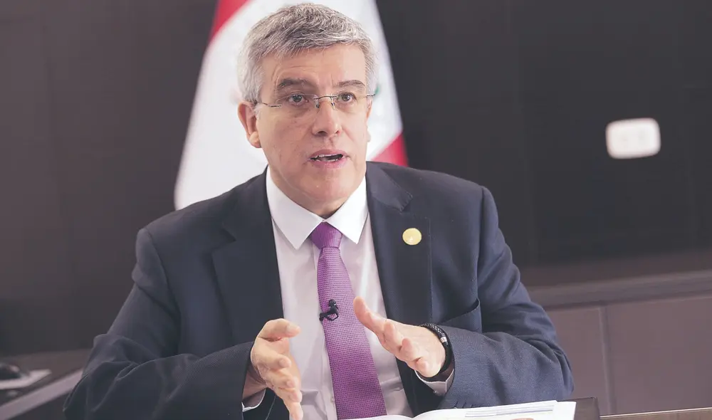 Antonio de la Haza, saliente presidente de la JNJ, considera que el Congreso no debe elegir fiscales y jueces supremos. Foto: John Reyes / LR Antonio de la Haza, saliente presidente de la JNJ, considera que el Congreso no debe elegir fiscales y jueces supremos. Foto: John Reyes / LR