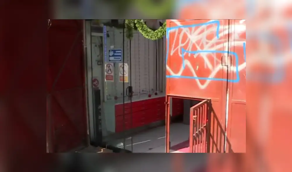 La propietaria criticó la ineficacia de la seguridad, pese a estar cerca del municipio y la comisaría del distrito, y a pesar del estado de emergencia. Foto: Captura /América. La propietaria criticó la ineficacia de la seguridad, pese a estar cerca del municipio y la comisaría del distrito, y a pesar del estado de emergencia. Foto: Captura /América.